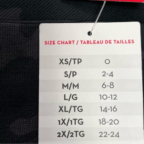 NWOT Spanx Look at Me Now Seamless Legging M Black Camo High Waist Shaping - Picture 5 of 6